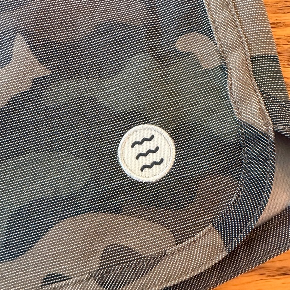 NWOT FREE FLY Men's Reverb Short in Woodland Camo (Size S) - Picture 3 of 6